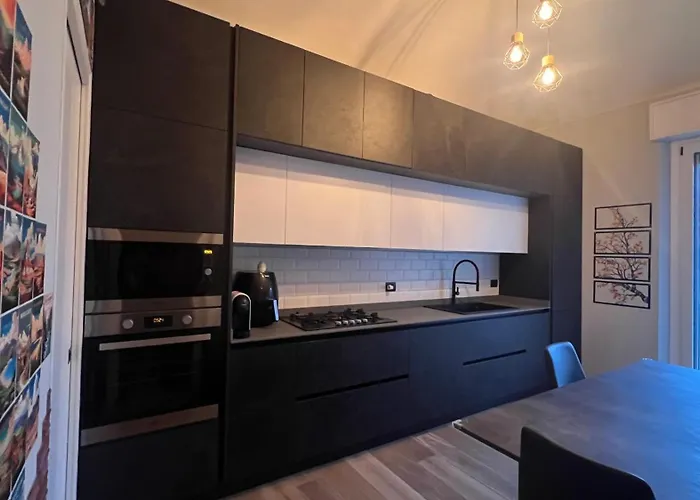 Con Bagno E Balcone Privato In Casa Condivisa Kwatera prywatna *